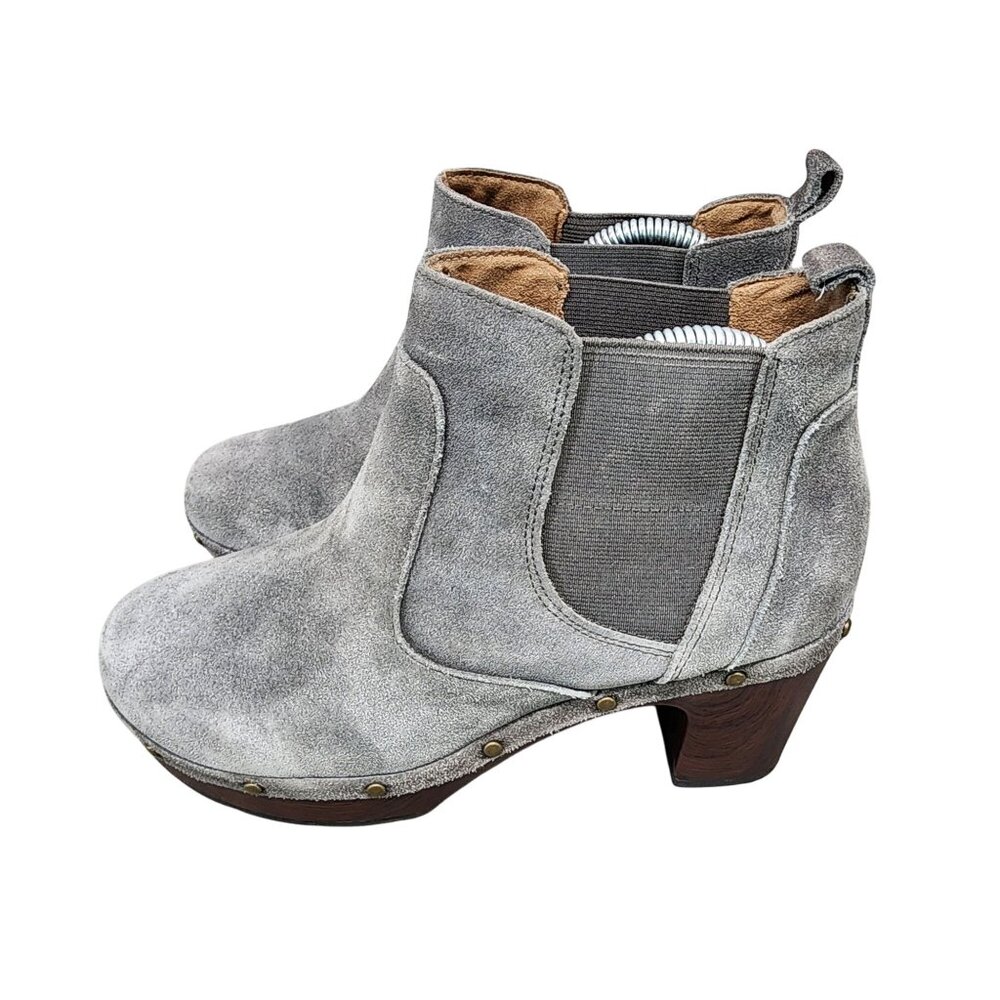 Clarks Shoes Womens Size 7.5 Ledella Gray Suede Chelsea Ankle Boots